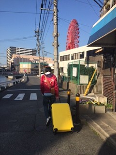 荷物もってよ。当たり前でしょ。