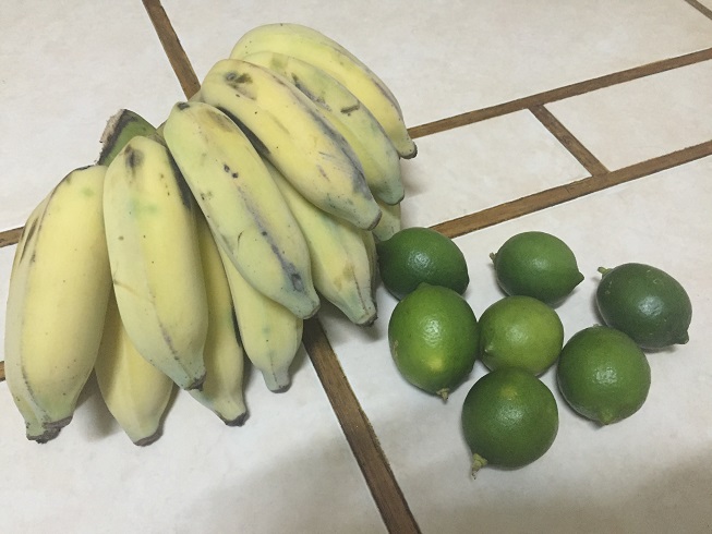 このバナナ、１０ペソ、約５０円