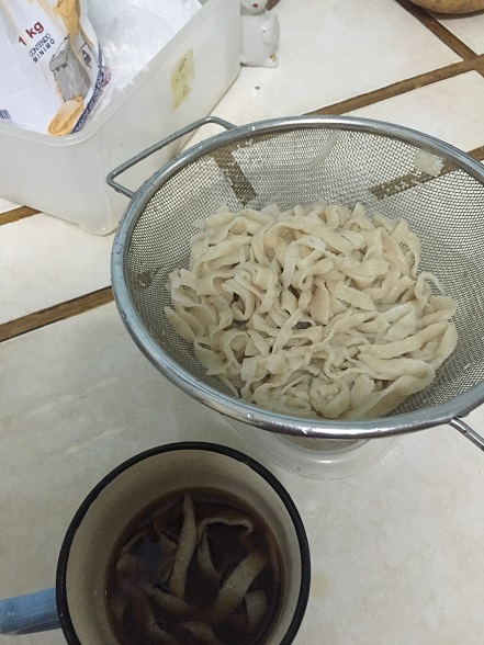 うどん打ってみたり（きしめんだったな）