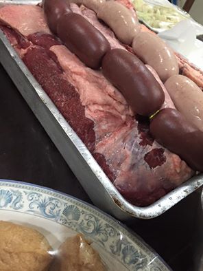 アサドと言われるBBQの準備、手前おいなり