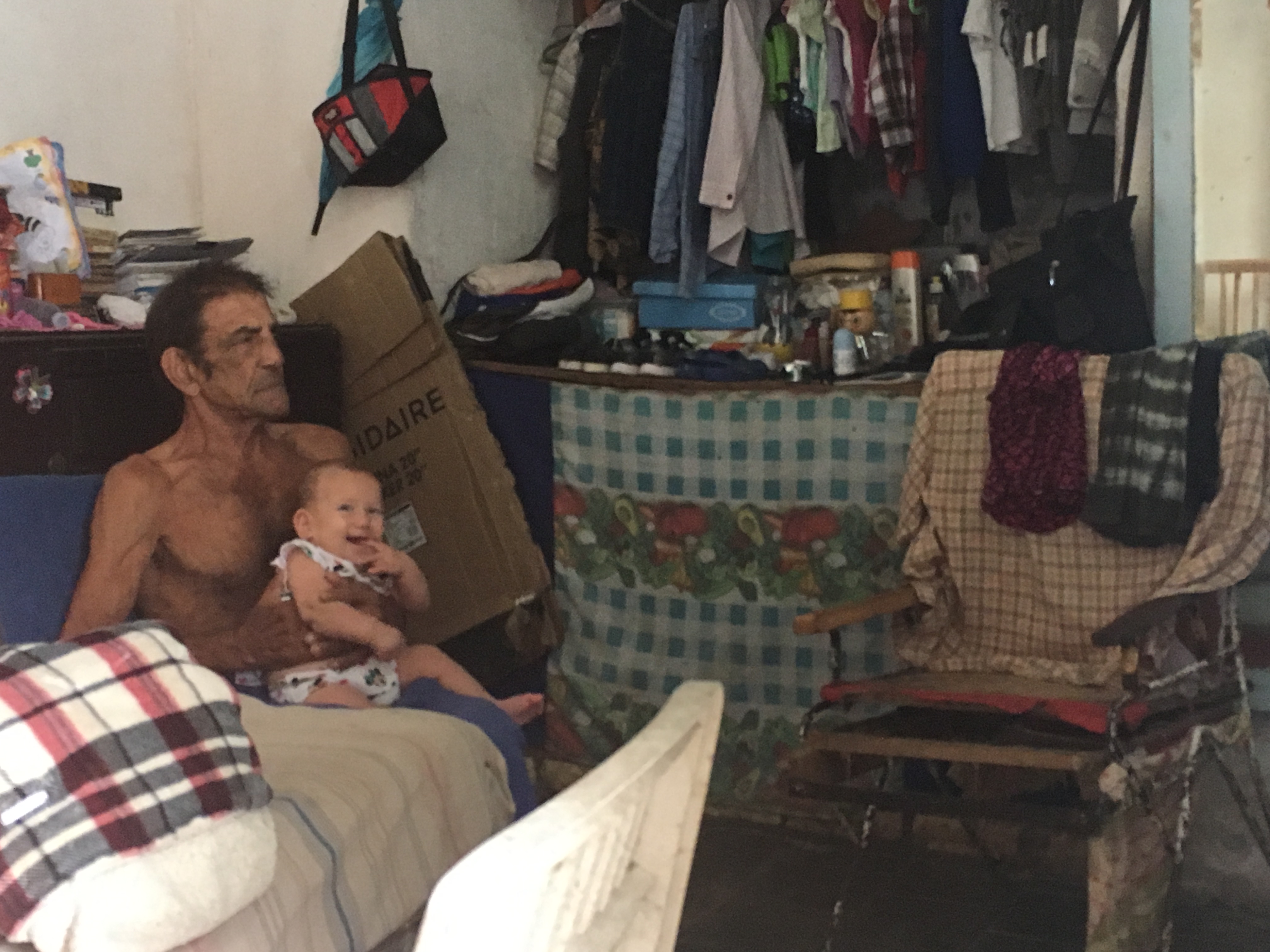 Con la hija de Daniela, su nieta Tania, 2017.