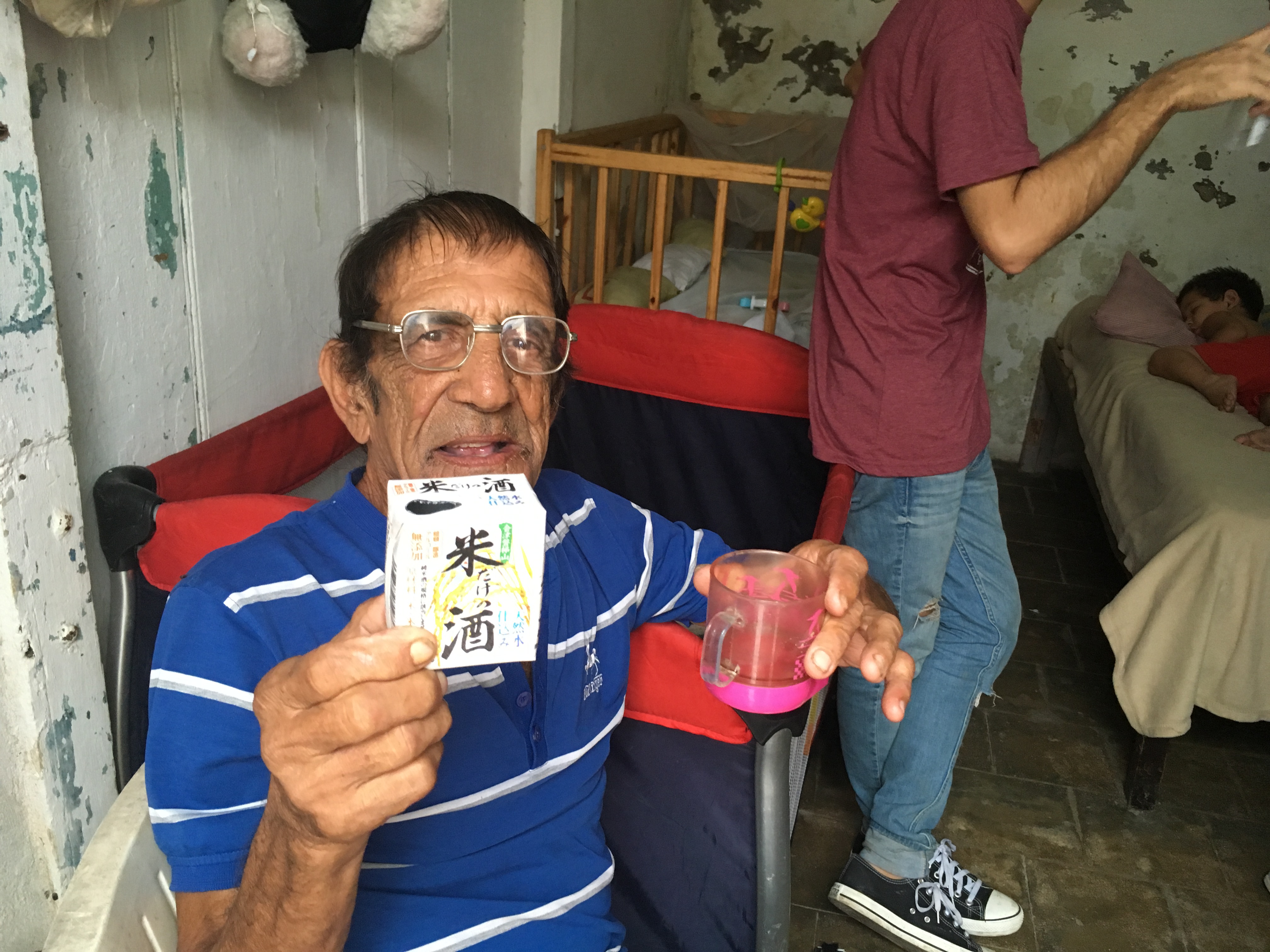 Quería probar el sake japonés, un recuerdo de Japón, 2017.