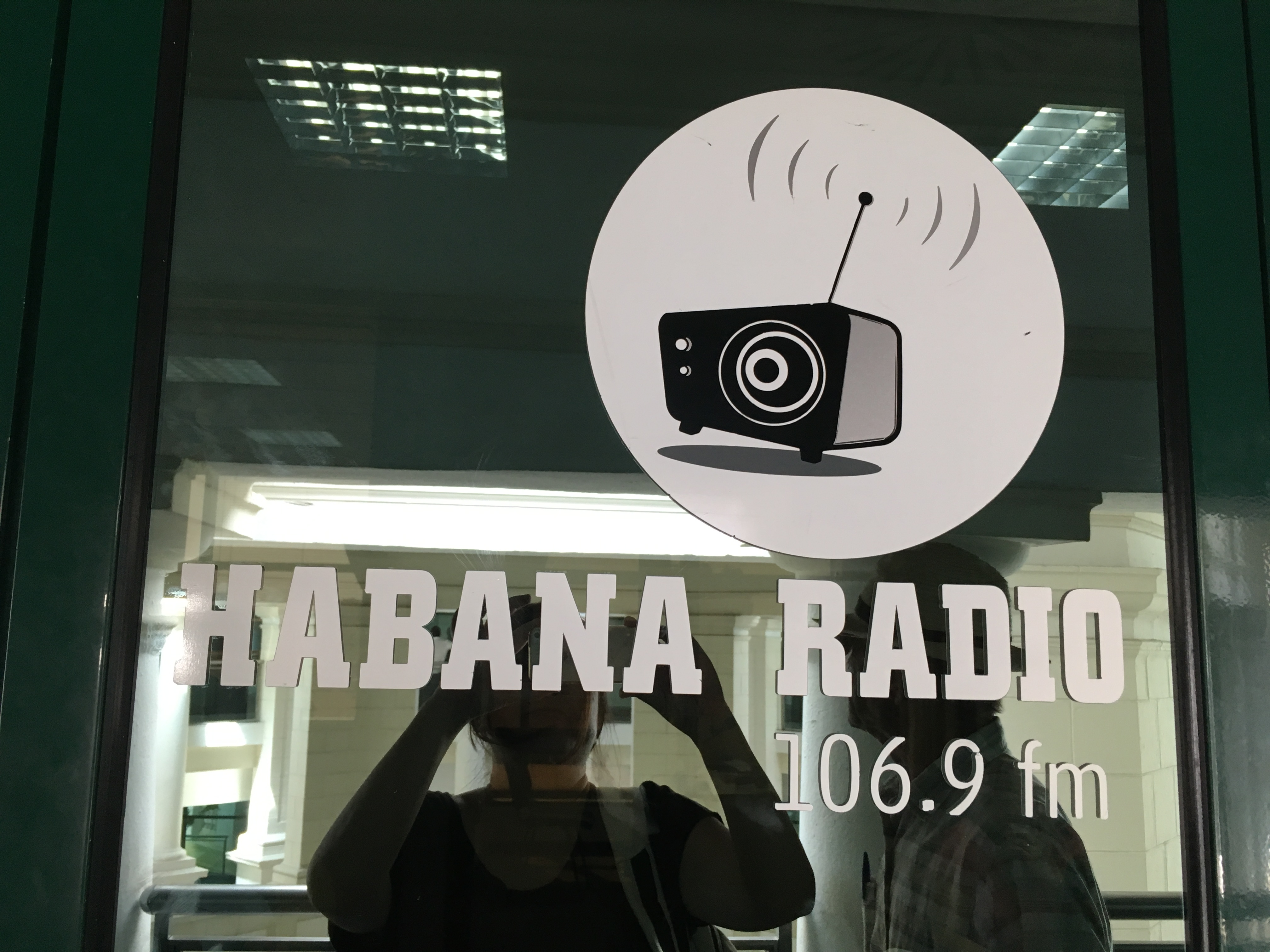 Papi en un programa de radio en La Habana, 2017.